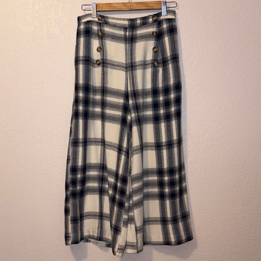 American Eagle Outfitters Navy and Cream Plaid cropped Pants